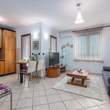 Apartment Roberto Punta Пореч Екстериор снимка